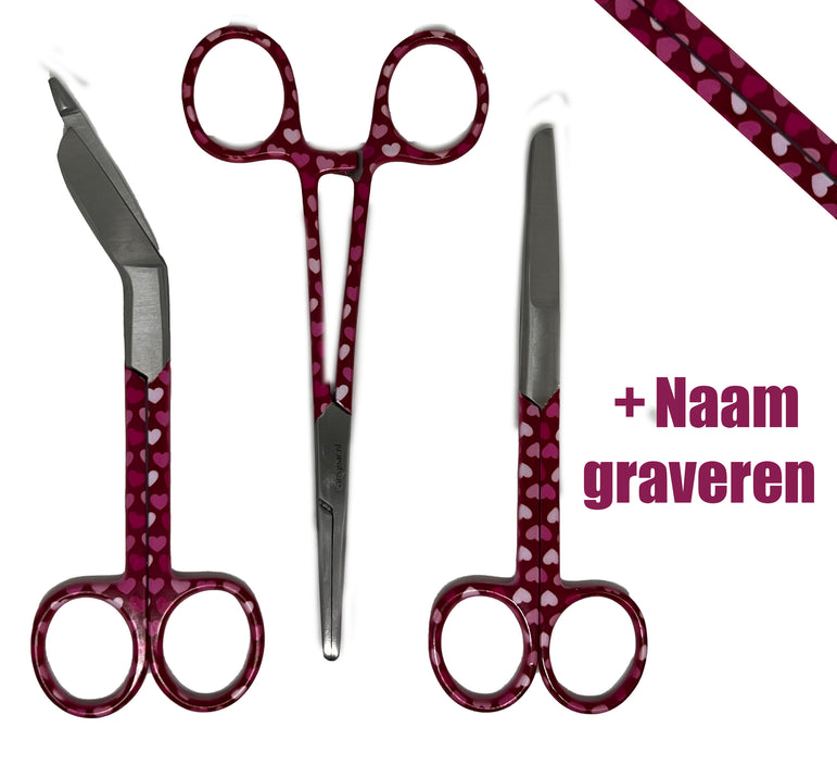 3 delig paarse set scharen met  roze hartjes, verpleegkundige  (+ naam graveren) - Caregear.nl Zorg scharen verpleegkundigen
