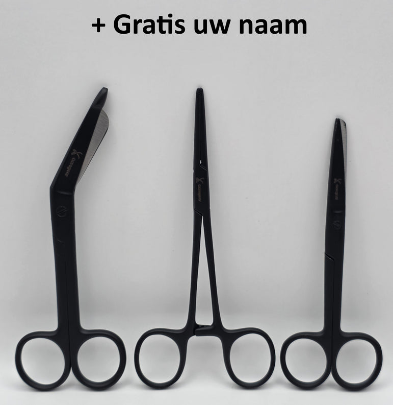 3 delig scharen set verpleegkundige Zwart Mat (naam graveren) - Caregear.nl Zorg scharen verpleegkundigen