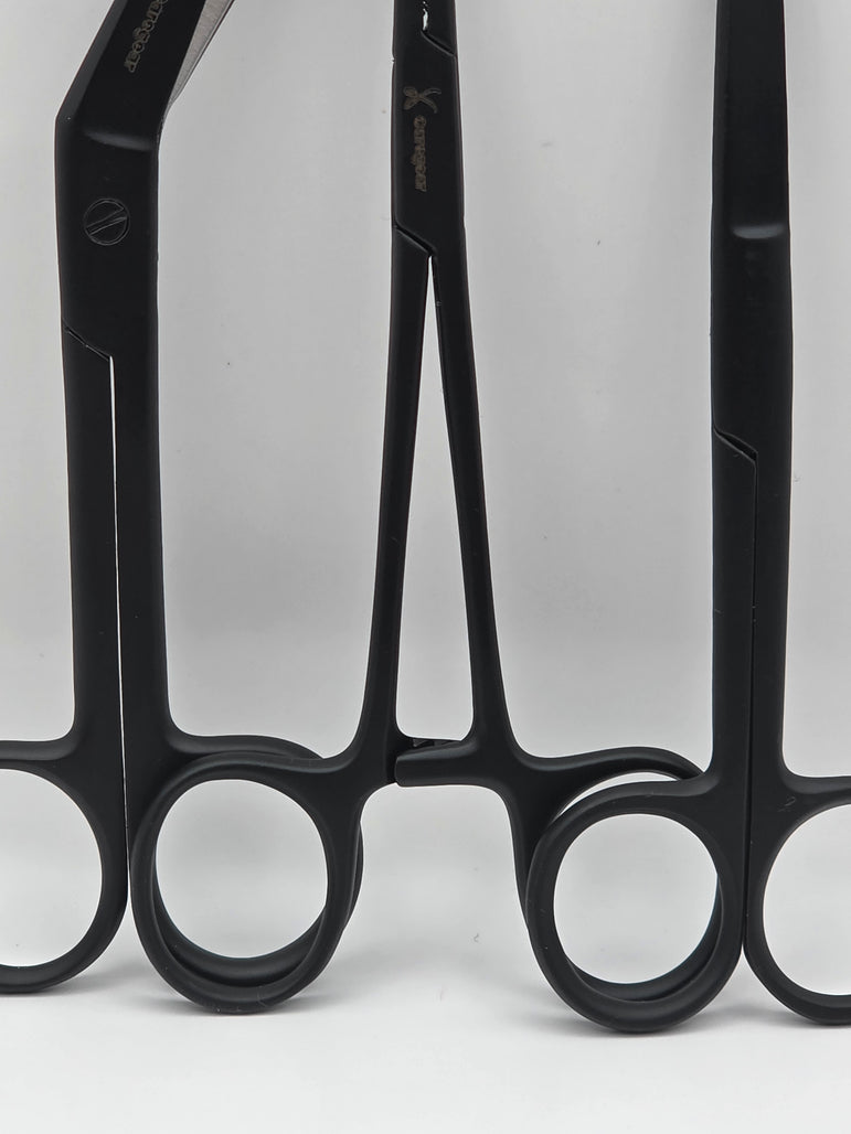 3 delig scharen set verpleegkundige Zwart Mat (naam graveren) - Caregear.nl Zorg scharen verpleegkundigen