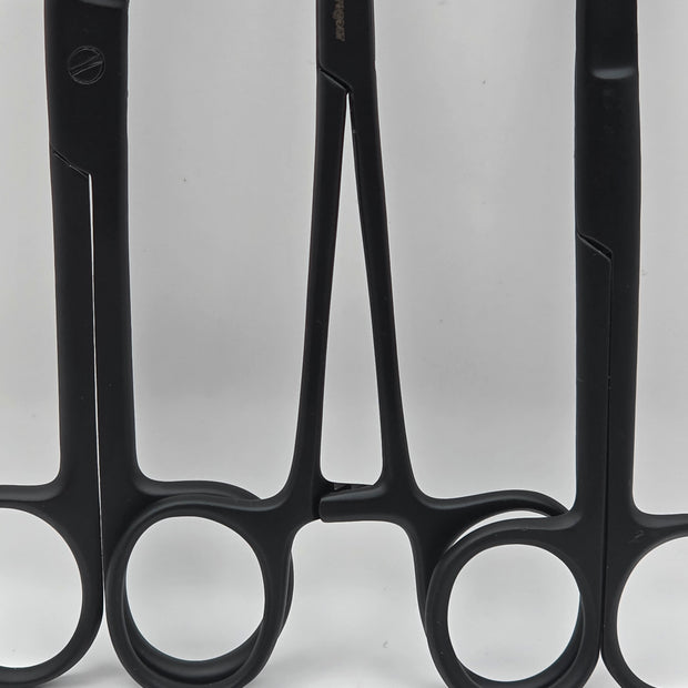 3 delig scharen set verpleegkundige Zwart Mat (naam graveren) - Caregear.nl Zorg scharen verpleegkundigen