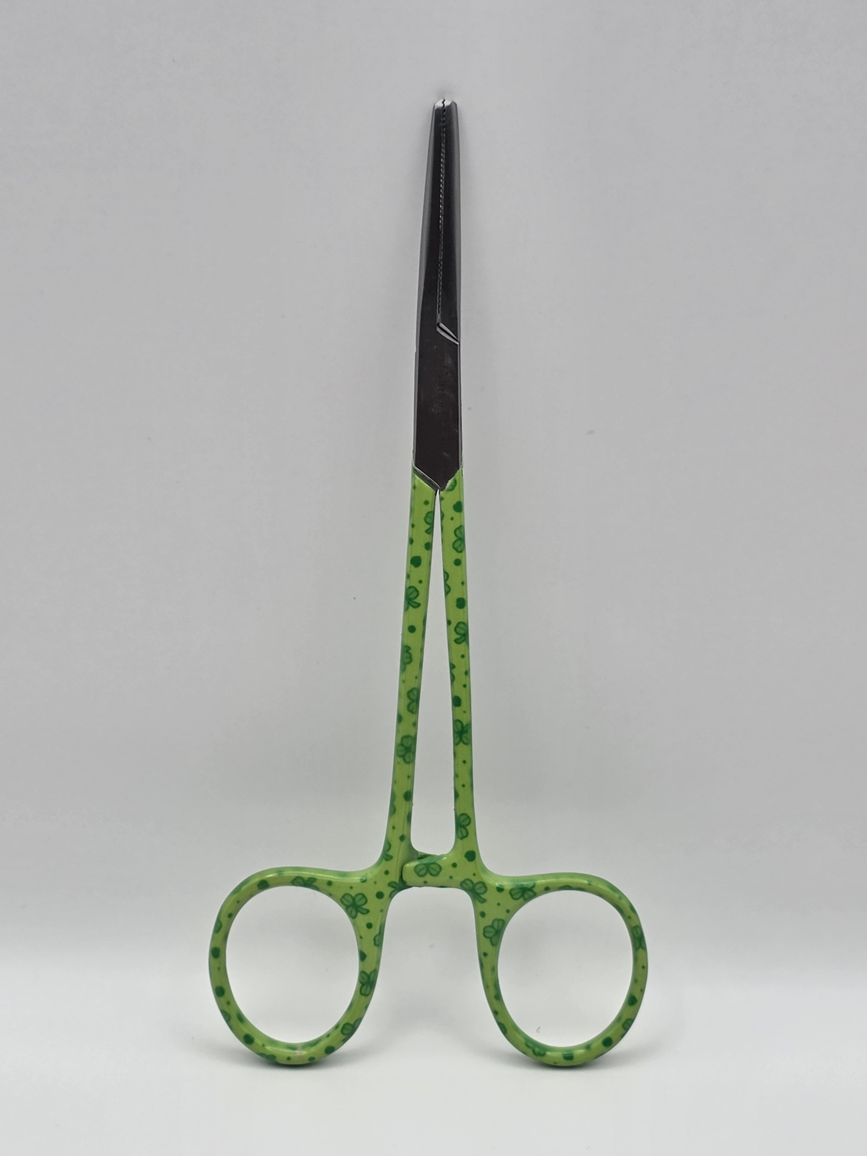 3 delig scharen set verpleegkundige Green Leprechaun  (+ naam graveren) - Caregear.nl Zorg scharen verpleegkundigen