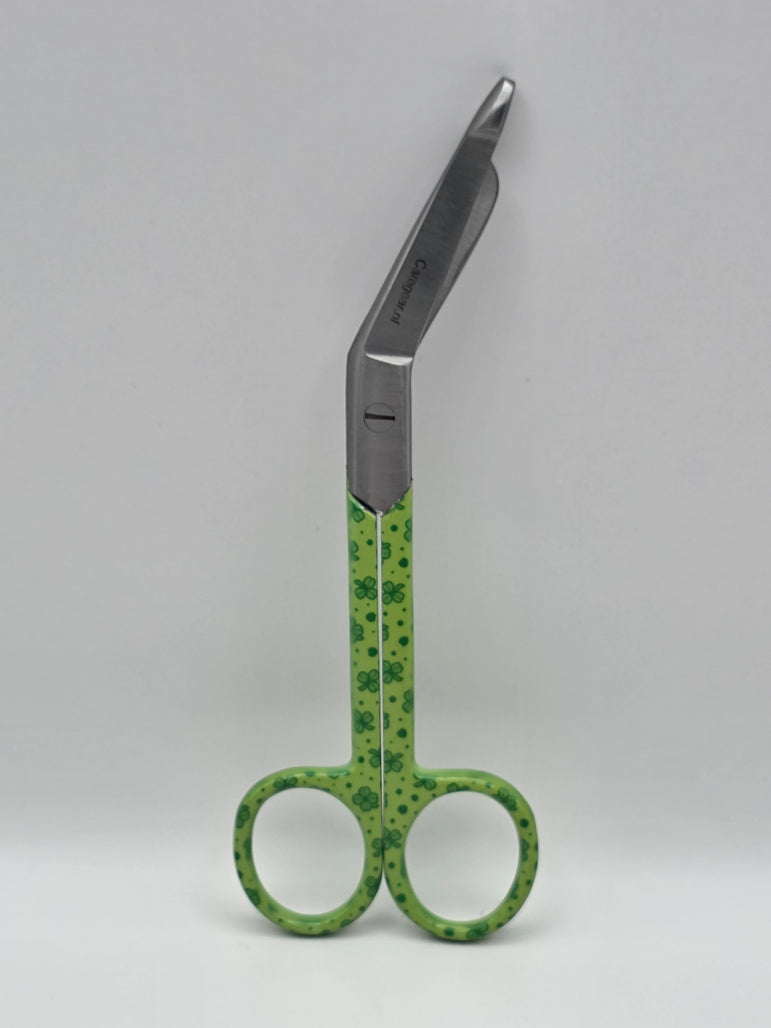 3 delig scharen set verpleegkundige Green Leprechaun  (+ naam graveren) - Caregear.nl Zorg scharen verpleegkundigen