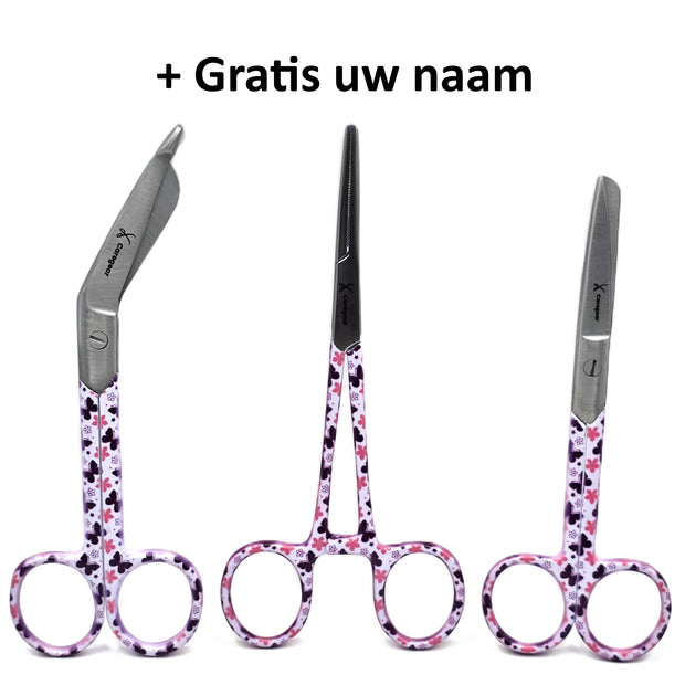 3-delige verpleegkundige scharenset in het paars met vlinders – medische scharen van RVS met naamgravering - Caregear.nl Zorg scharen verpleegkundigen