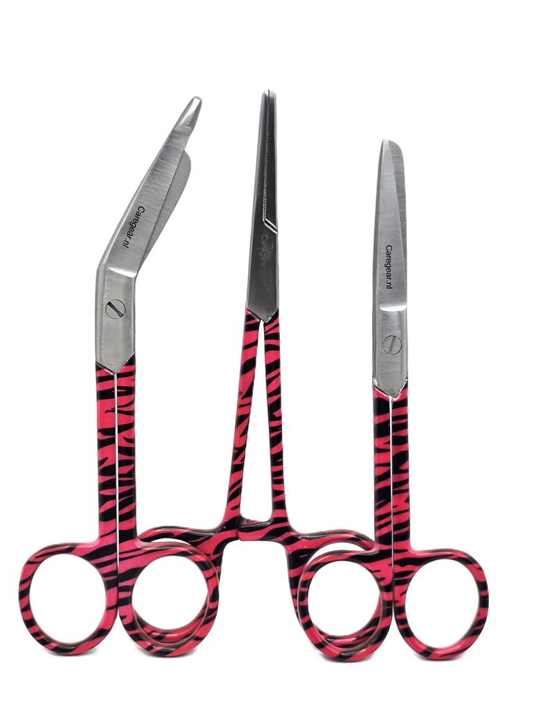 3-delige verpleegkundige scharenset - Zorg spullen in Pink/Roze/panterprint | Medische scharen RVS + naam graveren - Caregear.nl Zorg scharen verpleegkundigen