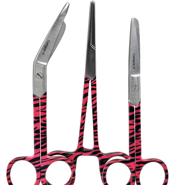 3-delige verpleegkundige scharenset - Zorg spullen in Pink/Roze/panterprint | Medische scharen RVS + naam graveren - Caregear.nl Zorg scharen verpleegkundigen