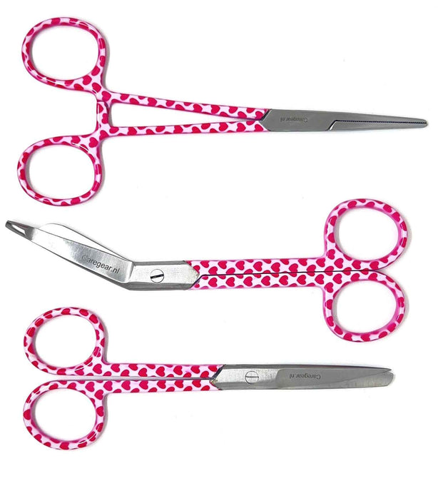 3 delig scharen set verpleegkundige hartjes roze/wit - scharenset verpleegkundige hartjes roze zorg scharen - Caregear.nl Zorg scharen verpleegkundigen