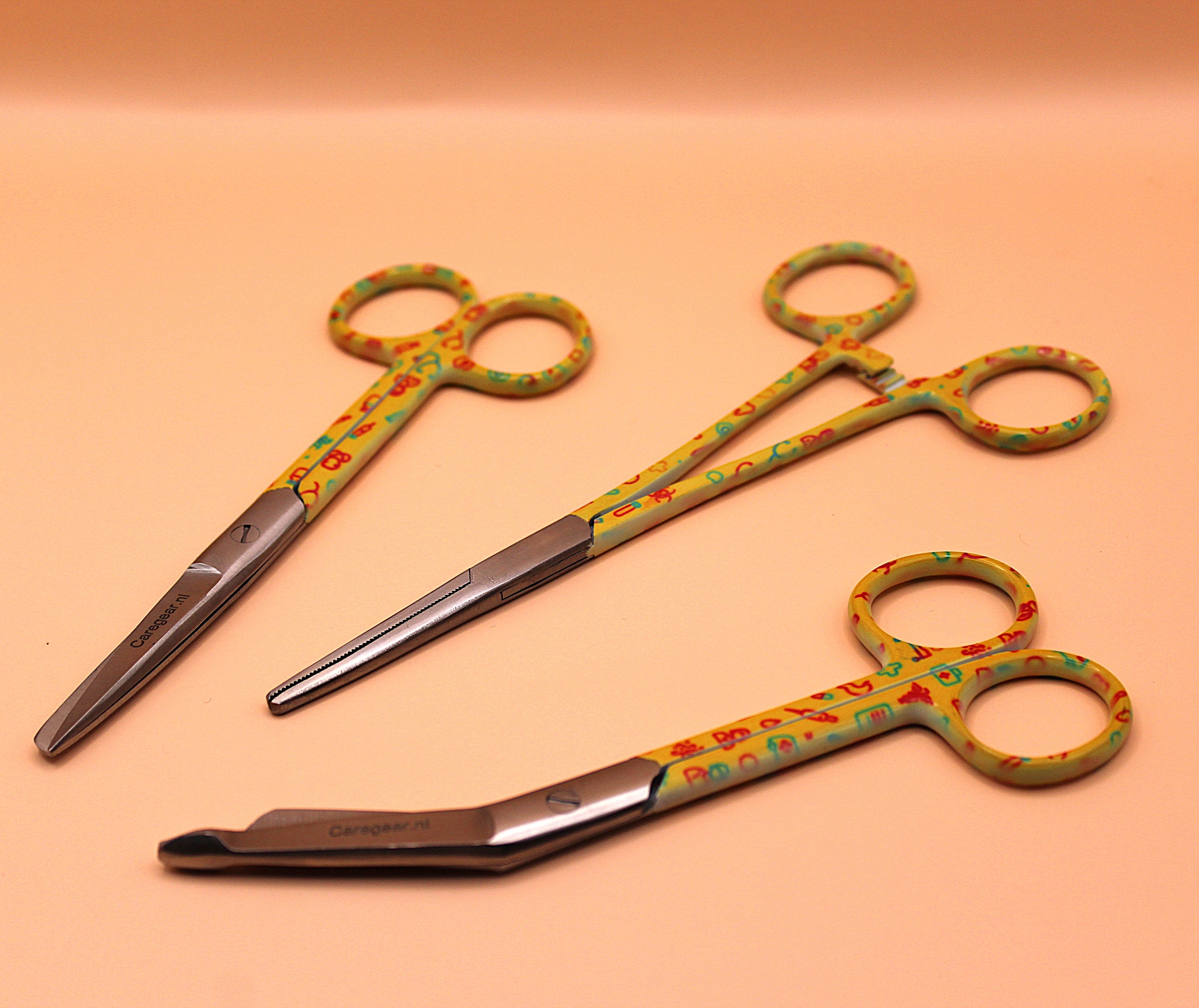 Gele set met zorg iconen - Caregear.nl Zorg scharen verpleegkundigen