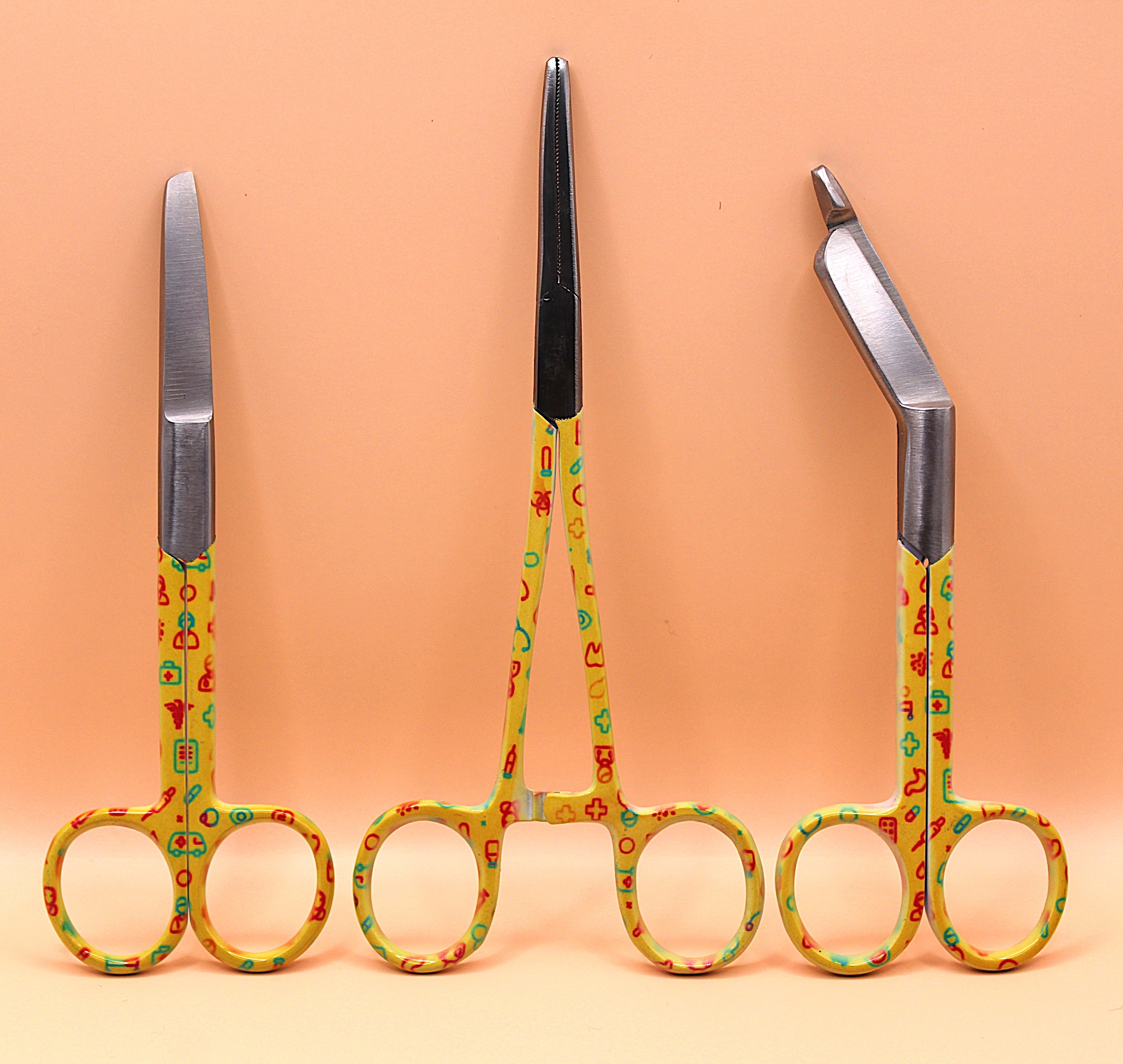 Gele set met zorg iconen - Caregear.nl Zorg scharen verpleegkundigen