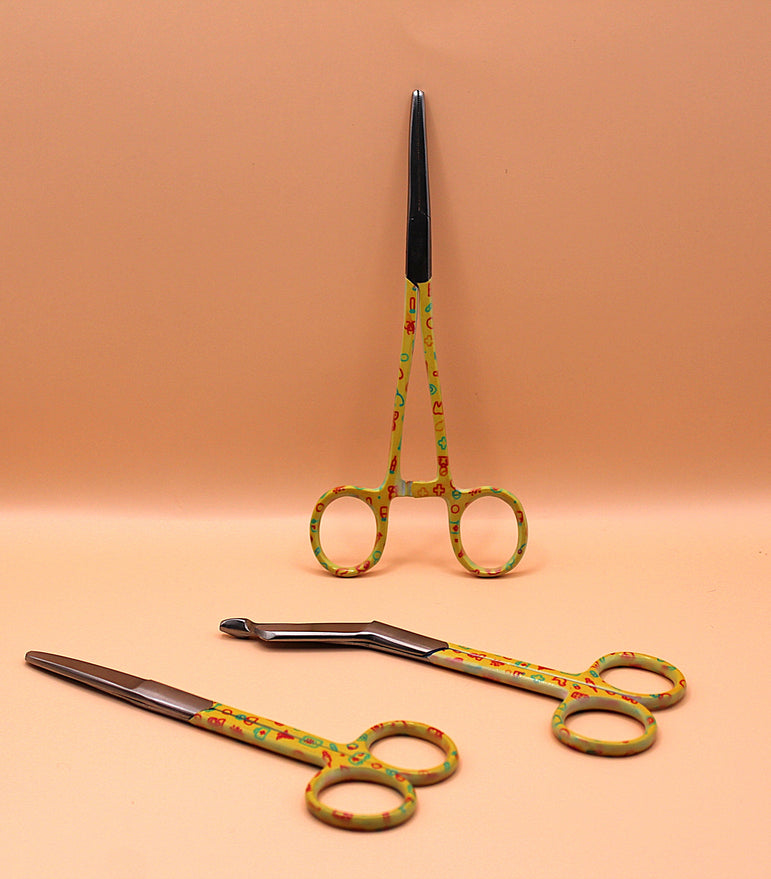 Gele set met zorg iconen - Caregear.nl Zorg scharen verpleegkundigen