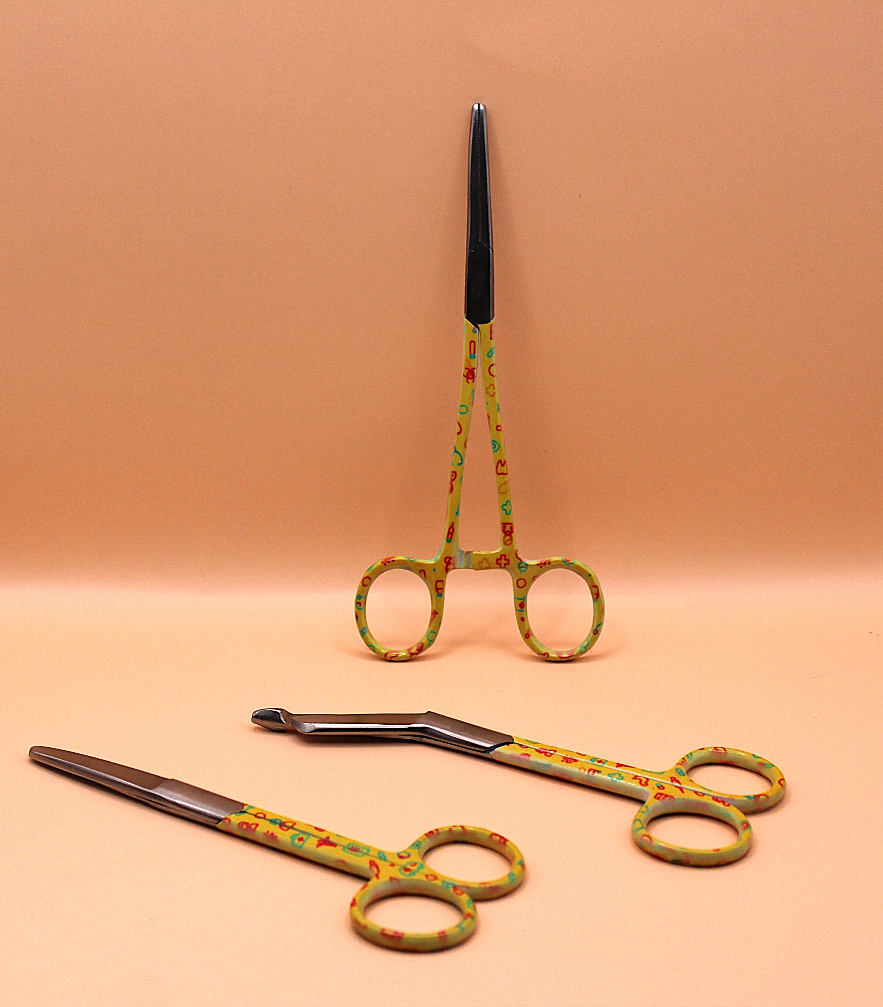 Gele set met zorg iconen - Caregear.nl Zorg scharen verpleegkundigen