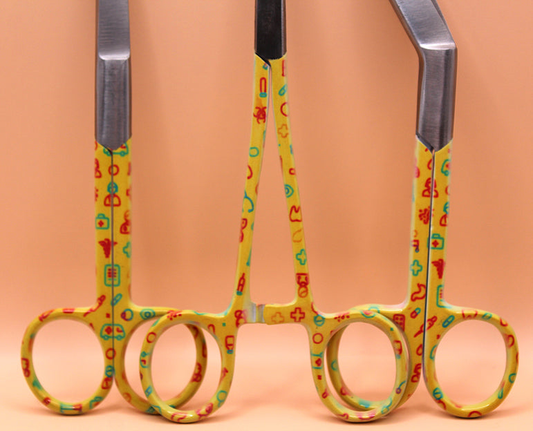 Gele set met zorg iconen - Caregear.nl Zorg scharen verpleegkundigen