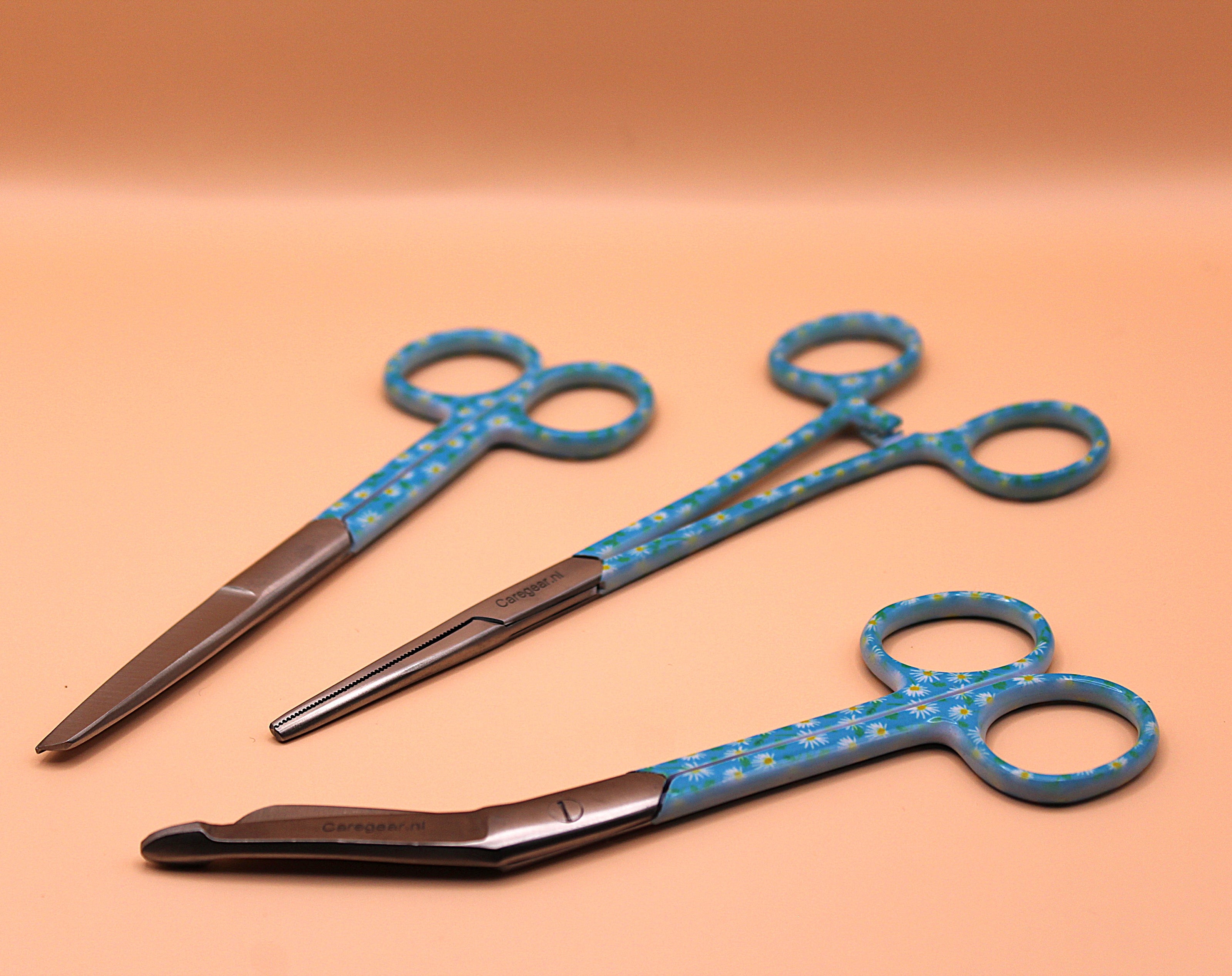 Witte Margriet 3 delig - Caregear.nl Zorg scharen verpleegkundigen