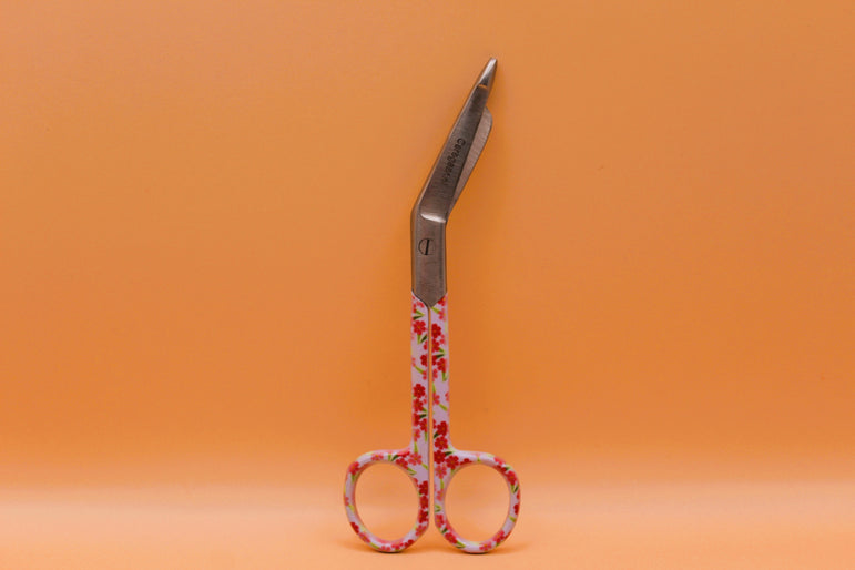 3 Delig set + gratis naam gravering Red Floral - Caregear.nl Zorg scharen verpleegkundigen