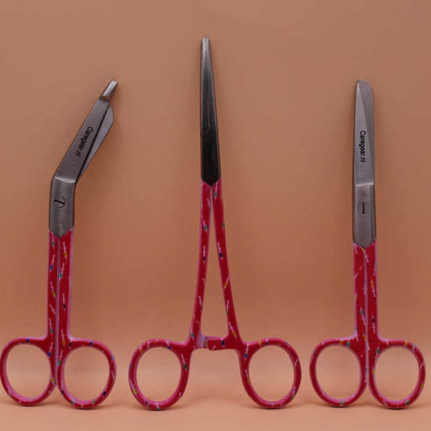 3 delig set + gratis naam gravering Spuitjes - Caregear.nl Zorg scharen verpleegkundigen