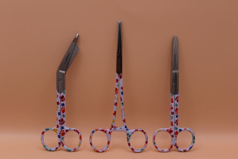 3 Delig set + gratis naam gravering Pootjes - Caregear.nl Zorg scharen verpleegkundigen