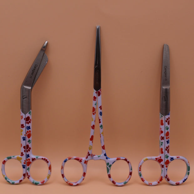 3 Delig set + gratis naam gravering Pootjes - Caregear.nl Zorg scharen verpleegkundigen