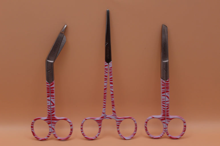 3 Delig set + gratis naam gravering Zebra roze - Caregear.nl Zorg scharen verpleegkundigen