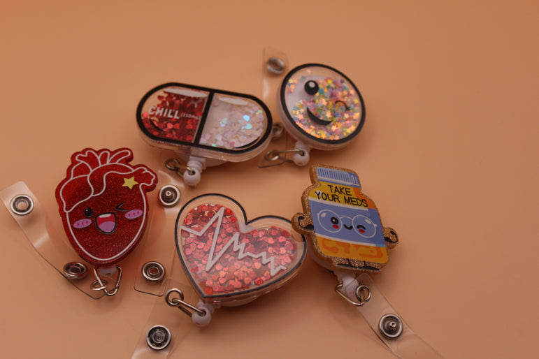 Badgehouder XL Hart + ritme - Caregear.nl Zorg scharen verpleegkundigen