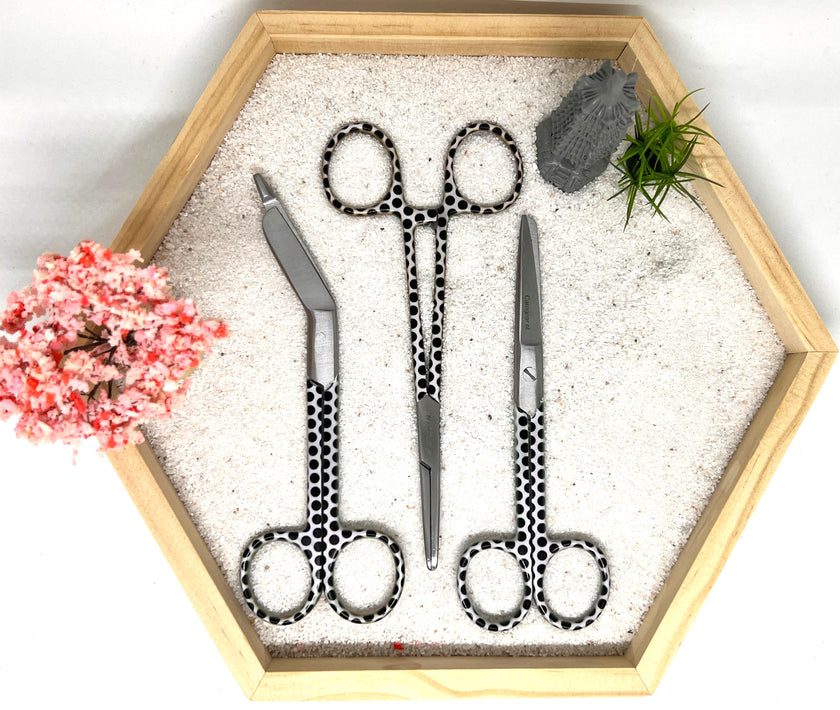 3 delig scharen set verpleegkundige  Kroonparel (+ naam graveren) - Caregear.nl Zorg scharen verpleegkundigen