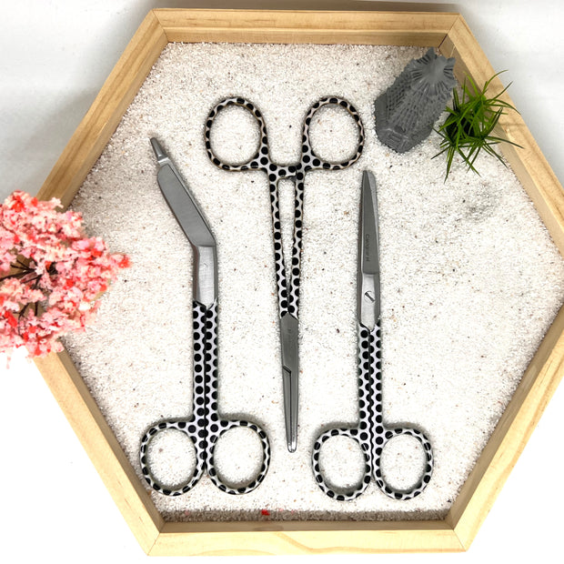 3 delig scharen set verpleegkundige  Kroonparel (+ naam graveren) - Caregear.nl Zorg scharen verpleegkundigen