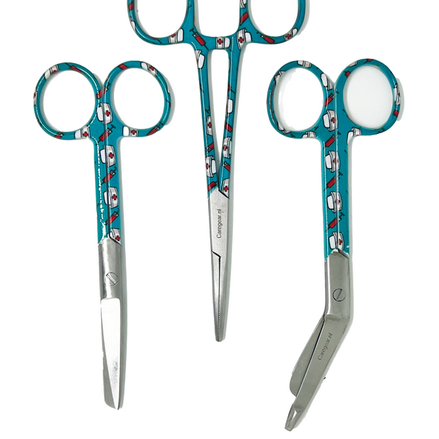 3 delig scharen set verpleegkundige Groen/Blauw met verpleegkundige muts (naam graveren) - Caregear.nl Zorg scharen verpleegkundigen