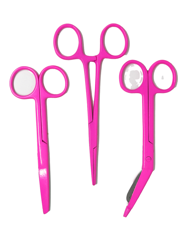 3 delig scharen set verpleegkundige Barby Pink (naam graveren) - Caregear.nl Zorg scharen verpleegkundigen