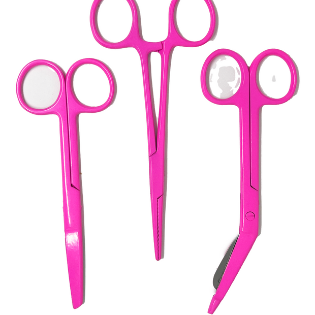 3 delig scharen set verpleegkundige Barby Pink (naam graveren) - Caregear.nl Zorg scharen verpleegkundigen