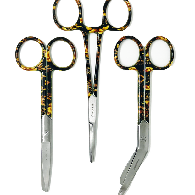 3 delig scharen set verpleegkundige Zwart goud (naam graveren) - Caregear.nl Zorg scharen verpleegkundigen