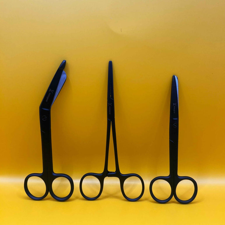 3 delig scharen set verpleegkundige Zwart Mat (naam graveren) - Caregear.nl Zorg scharen verpleegkundigen