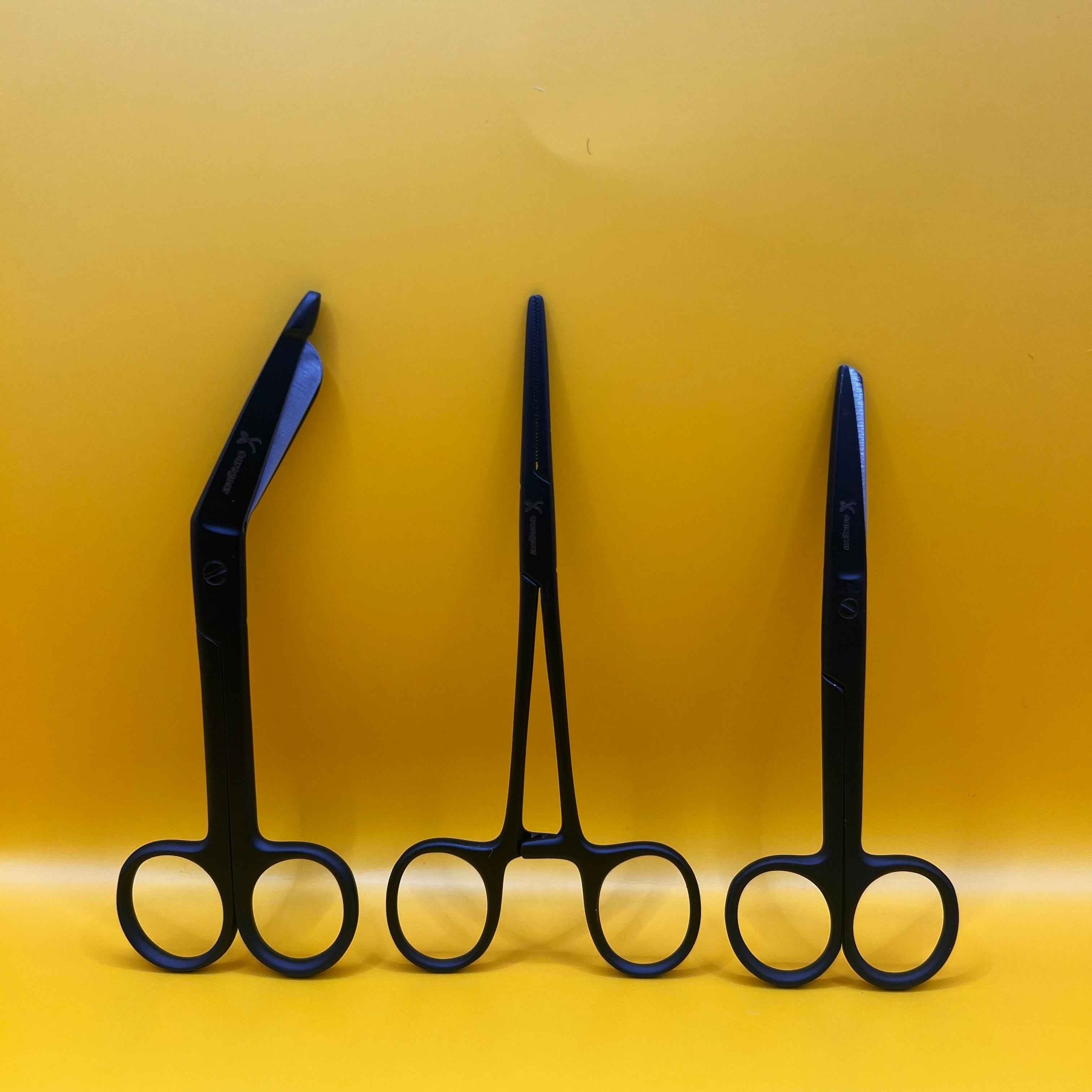 3 delig scharen set verpleegkundige Zwart Mat (naam graveren) - Caregear.nl Zorg scharen verpleegkundigen