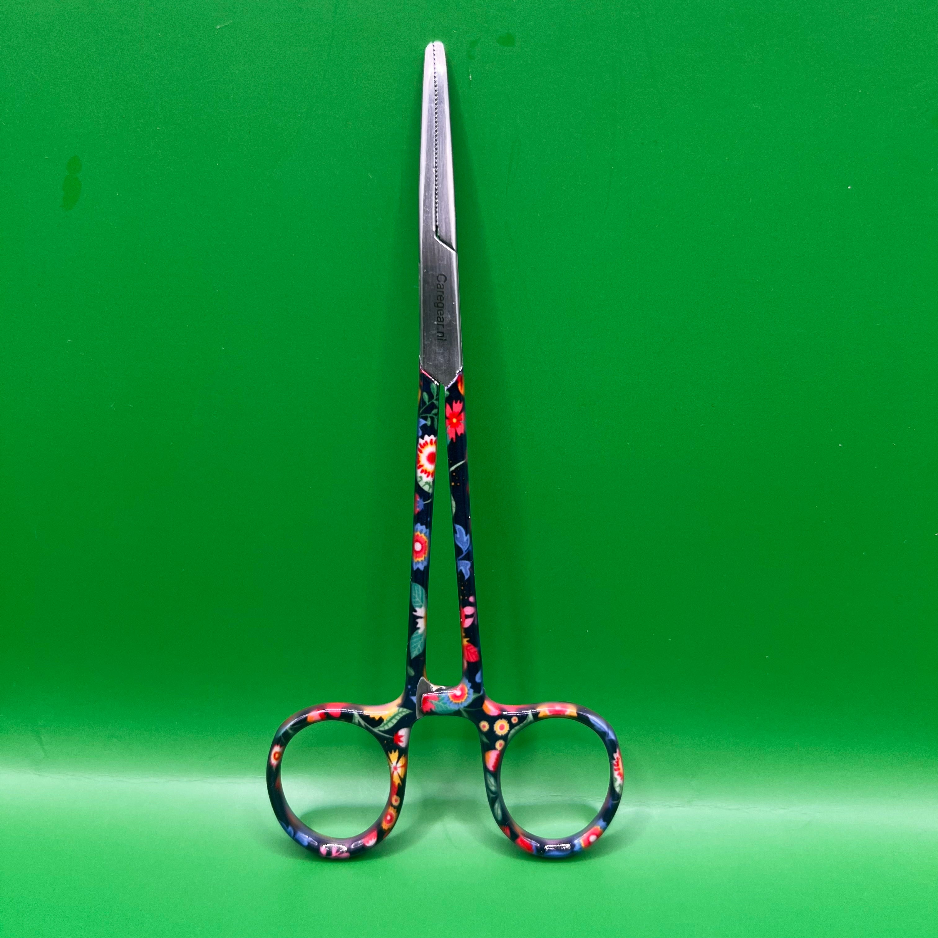 3 delig scharen set verpleegkundige Bloemen op zwart achtergrond (+ naam graveren) - Caregear.nl Zorg scharen verpleegkundigen