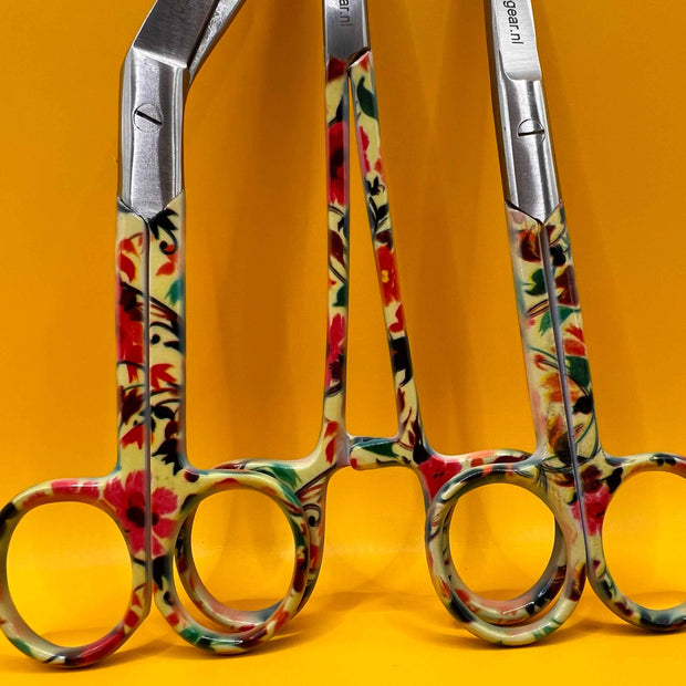 3 Delig set + gratis naam gravering Tropical Flowers - Caregear.nl Zorg scharen verpleegkundigen